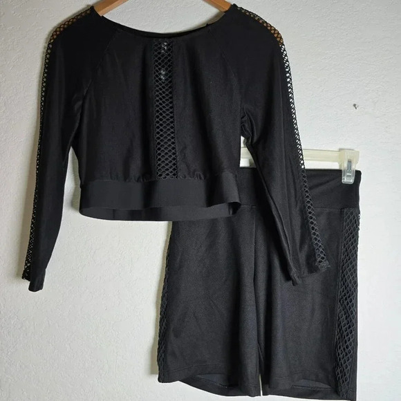 2 Pieces Outfit Victorias Secret VS Sport Black Crop Top Shorts Size M 170/96A - Picture 4 of 16